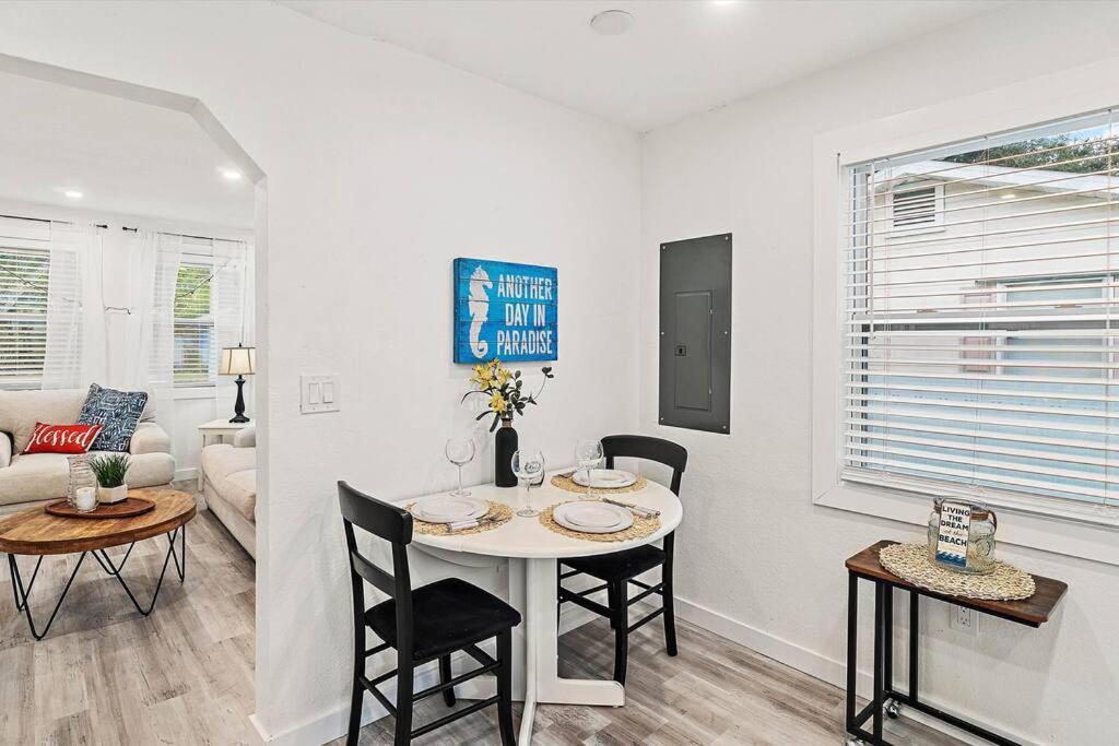 Quaint Gulfport Beach Bungalow Sankt Petersburg Zewnętrze zdjęcie