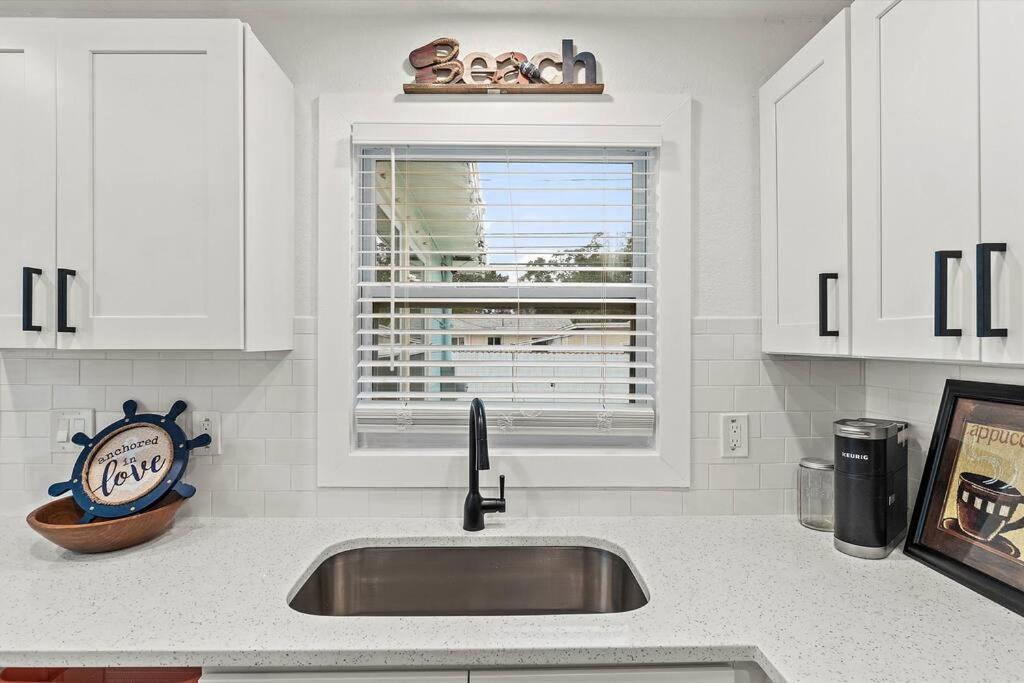 Quaint Gulfport Beach Bungalow Sankt Petersburg Zewnętrze zdjęcie
