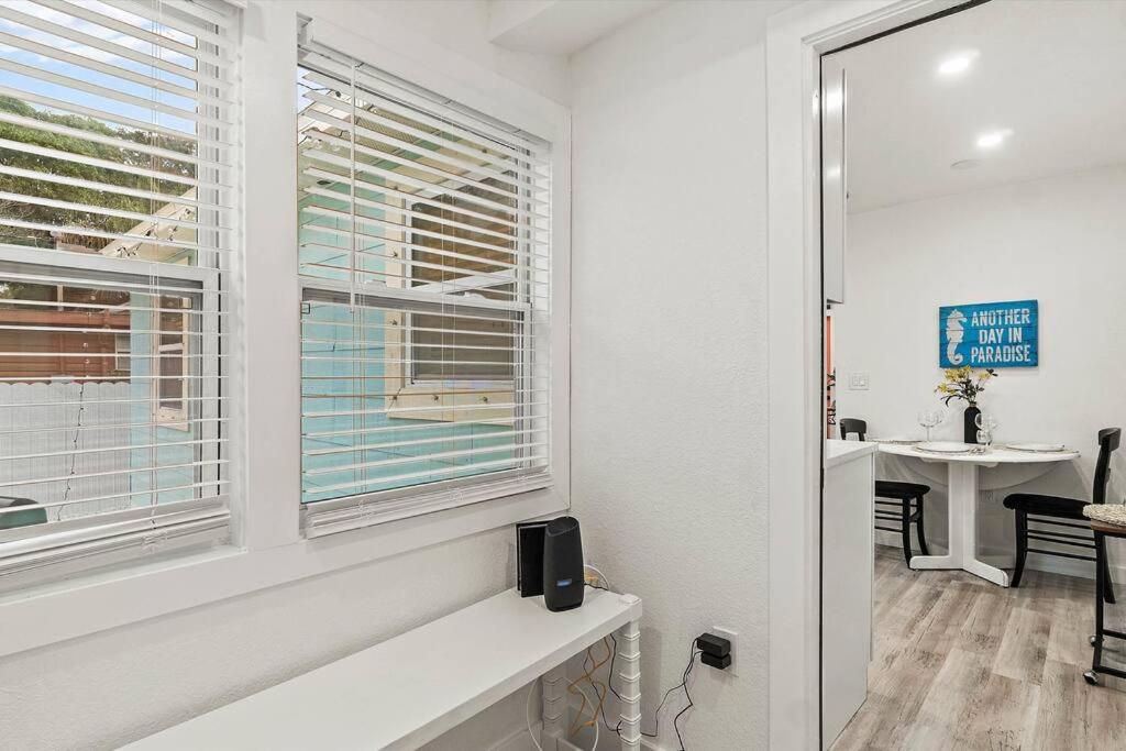 Quaint Gulfport Beach Bungalow Sankt Petersburg Zewnętrze zdjęcie