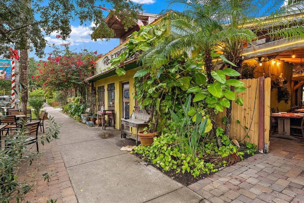 Quaint Gulfport Beach Bungalow Sankt Petersburg Zewnętrze zdjęcie