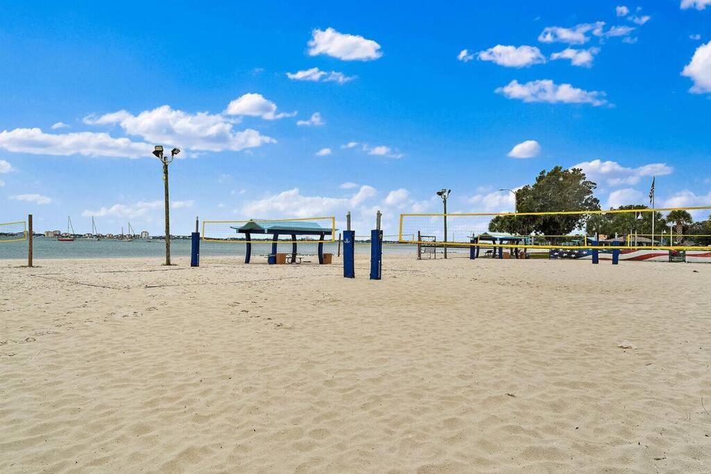 Quaint Gulfport Beach Bungalow Sankt Petersburg Zewnętrze zdjęcie