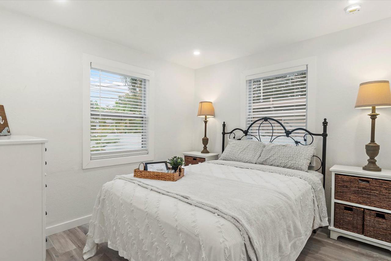 Quaint Gulfport Beach Bungalow Sankt Petersburg Zewnętrze zdjęcie