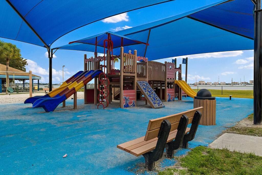 Quaint Gulfport Beach Bungalow Sankt Petersburg Zewnętrze zdjęcie