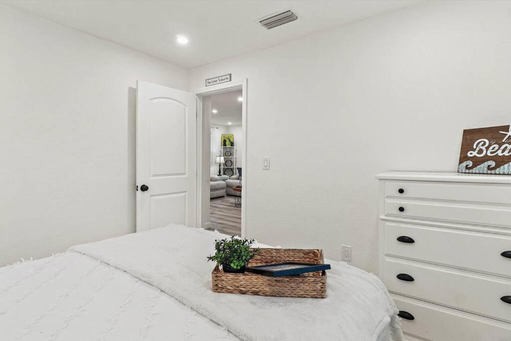 Quaint Gulfport Beach Bungalow Sankt Petersburg Zewnętrze zdjęcie
